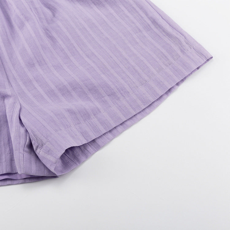 Violett | Leichtes und Luftiges Button-Up und Shorts Ensemble