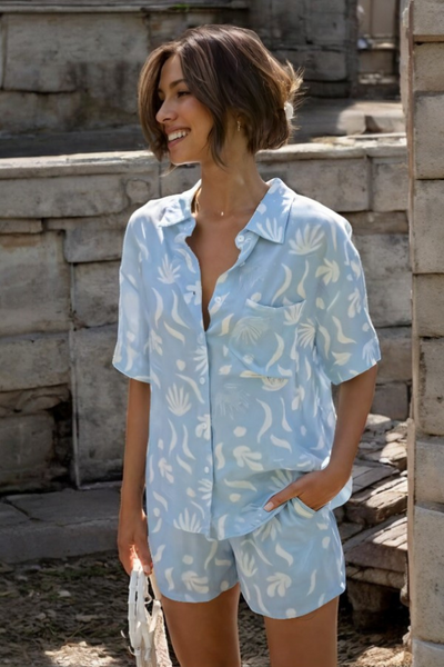 Eliza - Trendy Hemd mit umgeschlagenem Kragen und Shorts-Set