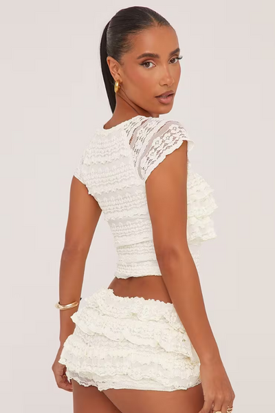 Brooklynne - Schickes Oberteil mit Ärmeln und Rüschenshorts Set