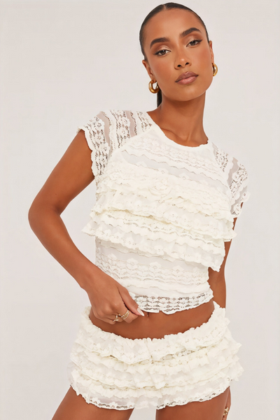 Brooklynne - Schickes Oberteil mit Ärmeln und Rüschenshorts Set